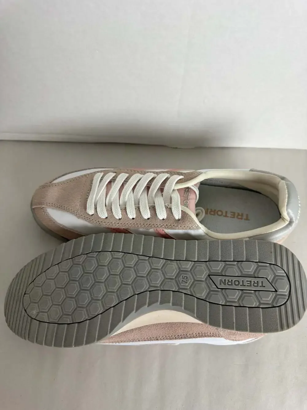 Tretorn Women's Rawlins 2.0 Retro Lace-up Jogging Sneakers in Blush